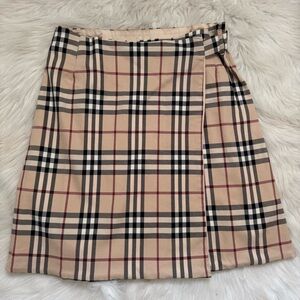 Burberry Beige Checkered Skirt